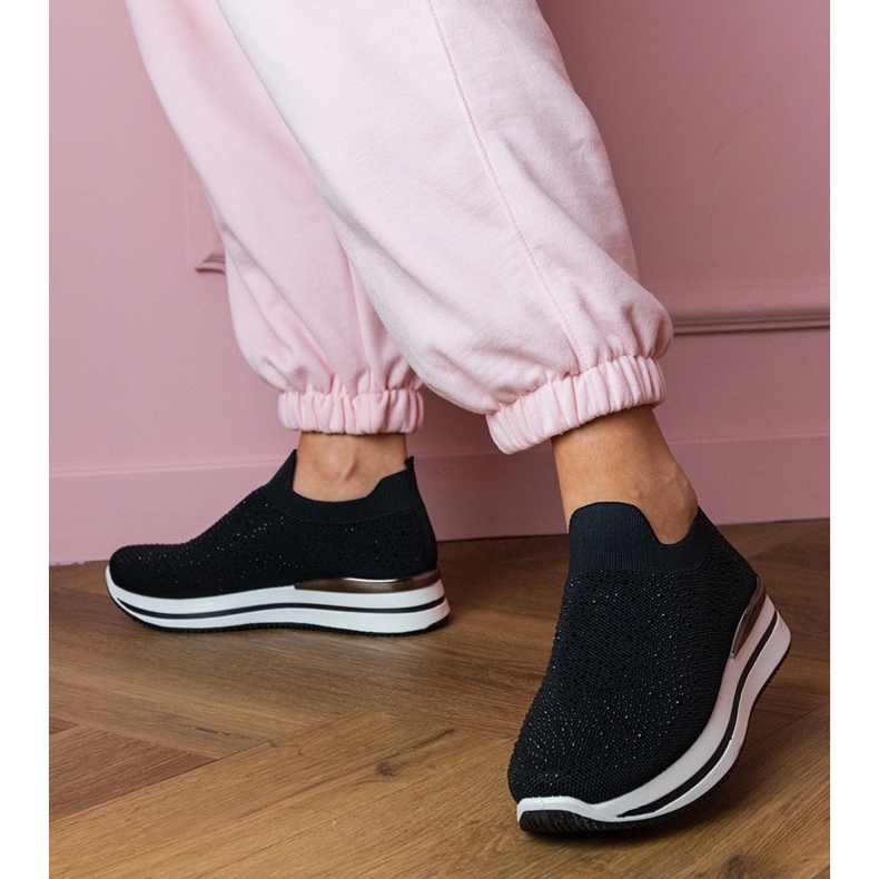 Tenisky černých žen na nástupišti se zirkony černá 1