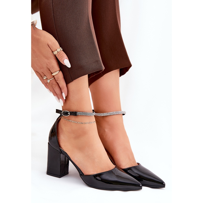 Malovaná čerpadla s špičatými prsty na černém sloupku černá 2