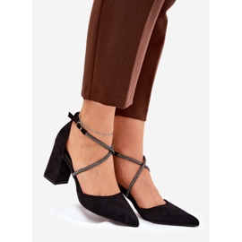 Čerpadla s špičatými prsty a zdobenými pruhy na sloupu černé černý 1