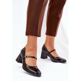 Malovaná čerpadla na sloupku s pásem a sponou černou černá 2 Malovaná čerpadla na sloupku s pásem a sponou černou černá 2