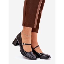 Malovaná čerpadla na sloupku s pásem a sponou černou černá 1 Malovaná čerpadla na sloupku s pásem a sponou černou černá 1