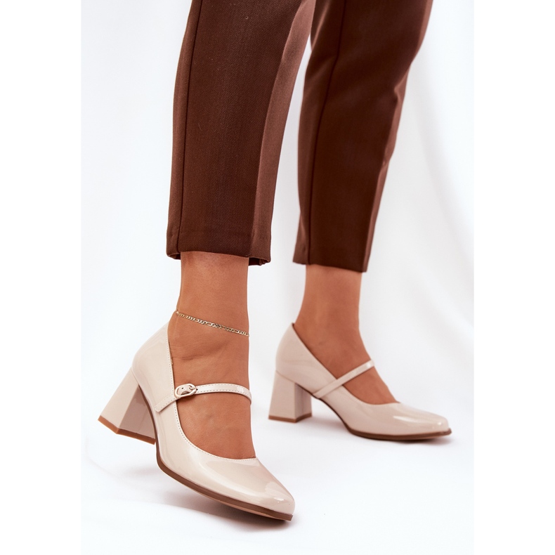 Malovaná čerpadla na sloupku s řemenem a přezbou béžovou béžový 2 Malovaná čerpadla na sloupku s řemenem a přezbou béžovou béžový 2