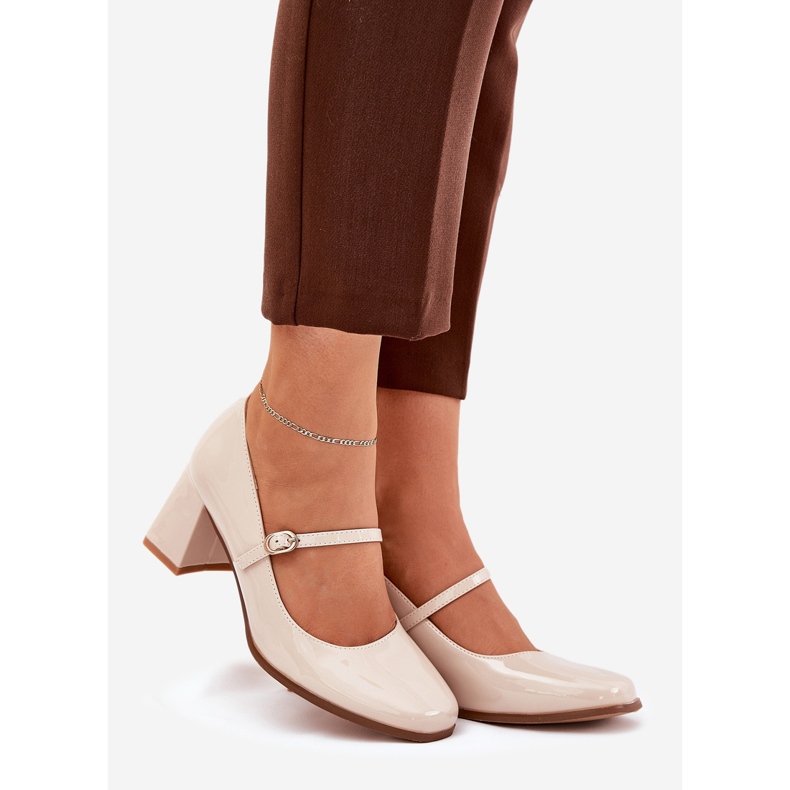 Malovaná čerpadla na sloupku s řemenem a přezbou béžovou béžový 1