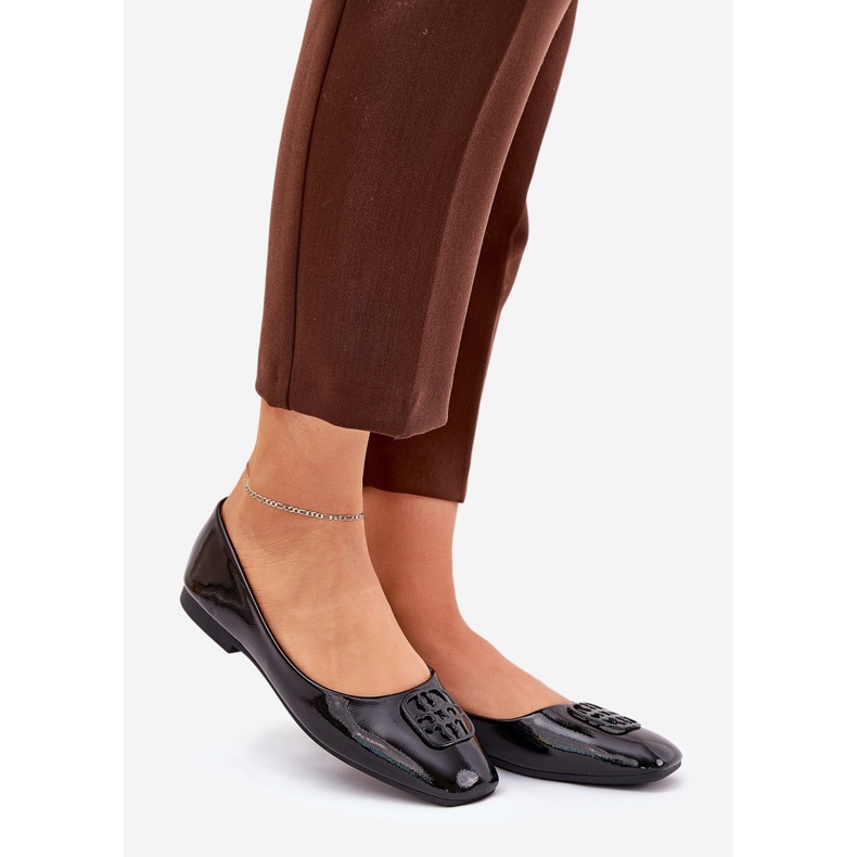 Malované elegantní dámské baleríny s dekorativní Vinceza 17377 černý detail černá 1 Malované elegantní dámské baleríny s dekorativní Vinceza 17377 černý detail černá 1