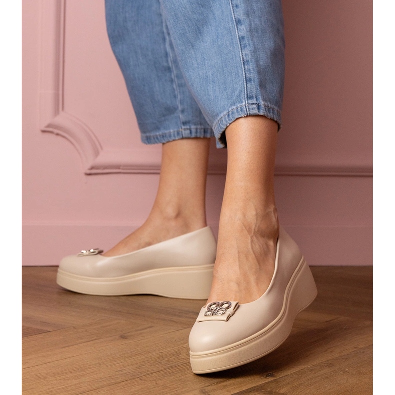 Béžové boty na platformě s dekorací zirkonu béžový 2