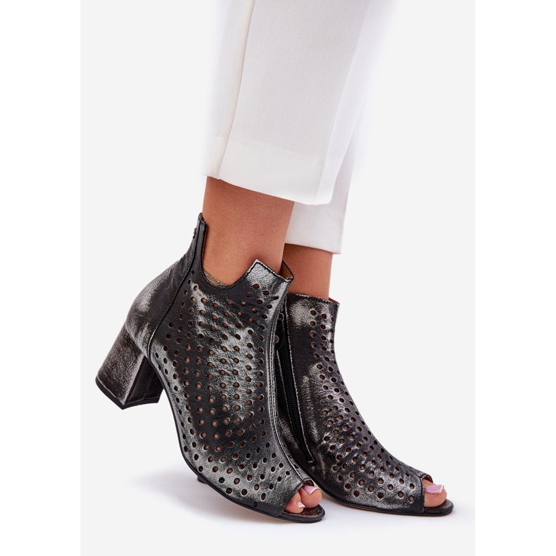 Kožené prolamované boty Maciejka 05420-01 Černá 1