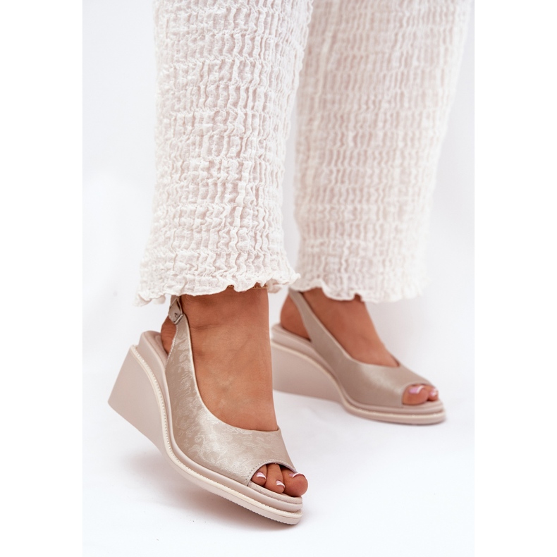 S.Barski Dámské kožené sandály na klínu S. Barski LR51-539 PLN zlatý 2