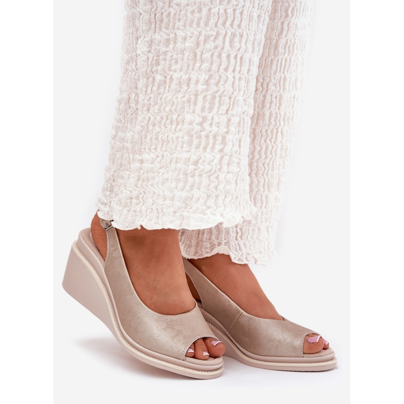 S.Barski Dámské kožené sandály na klínu S. Barski LR51-539 PLN zlatý 1