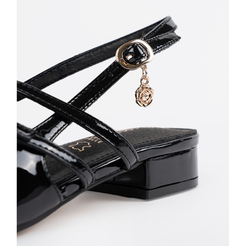 Goodin Černá lakovaná čerpadla se zlatými doplňky 1