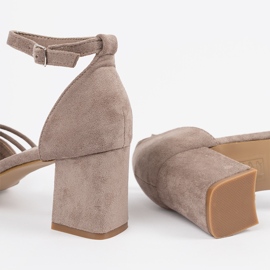 Goodin Béžové semišové sandály na příspěvku béžový 1 Goodin Béžové semišové sandály na příspěvku béžový 1