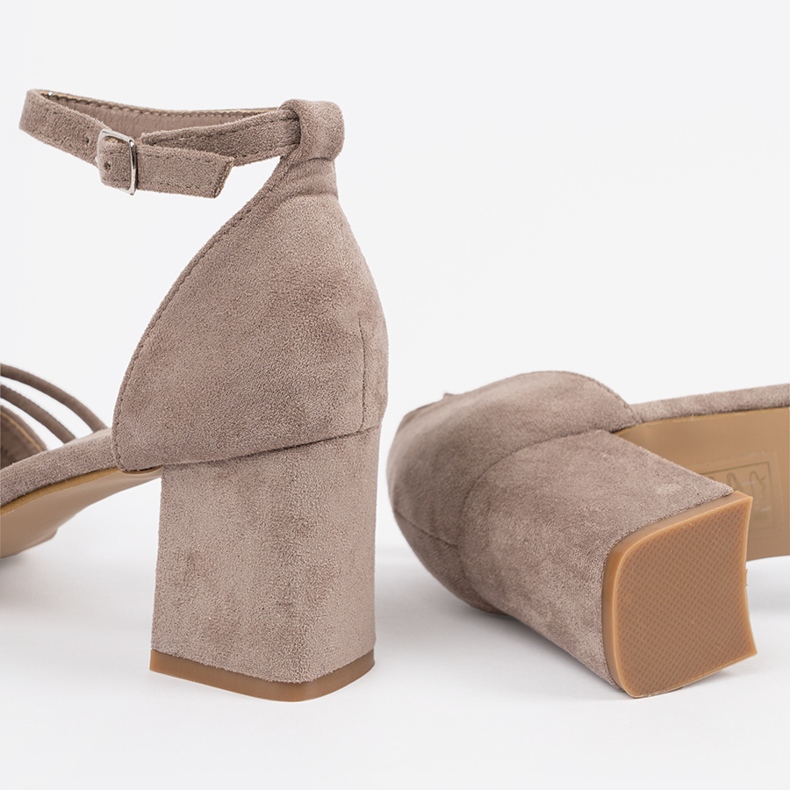 Goodin Béžové semišové sandály na příspěvku béžový 1 Goodin Béžové semišové sandály na příspěvku béžový 1