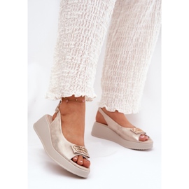 S.Barski Dámské kožené sandály na klínu s dekorativním detailem S. Barski LR51-593 Zlato zlatý 2