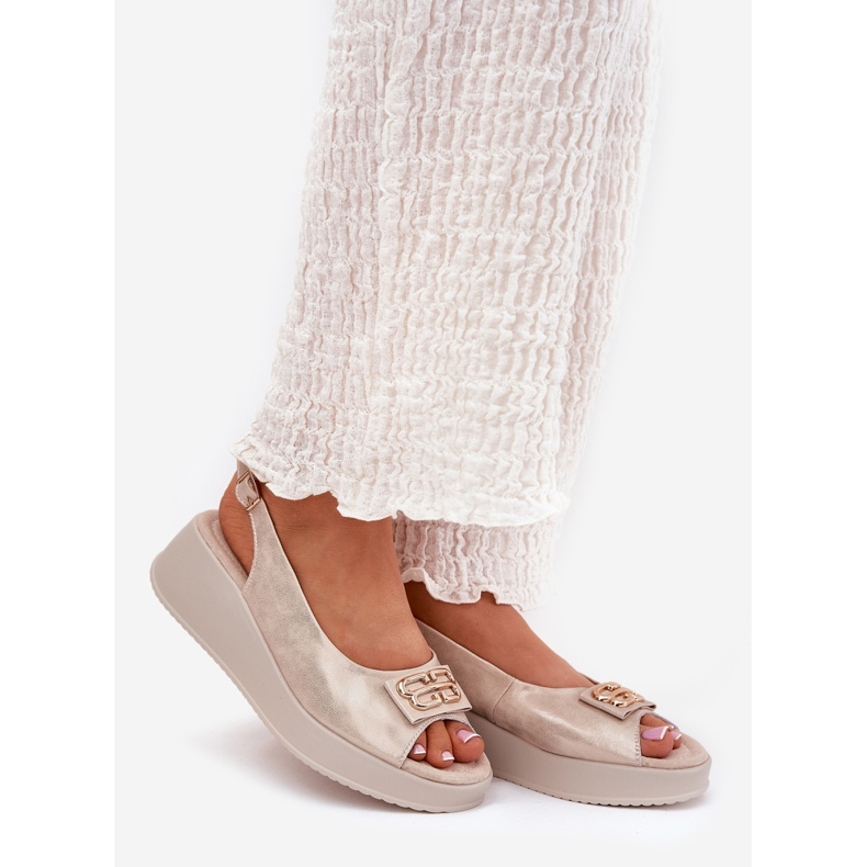 S.Barski Dámské kožené sandály na klínu s dekorativním detailem S. Barski LR51-593 Zlato zlatý 1