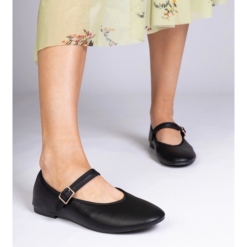 Baleríny černých žen s přezkou 1