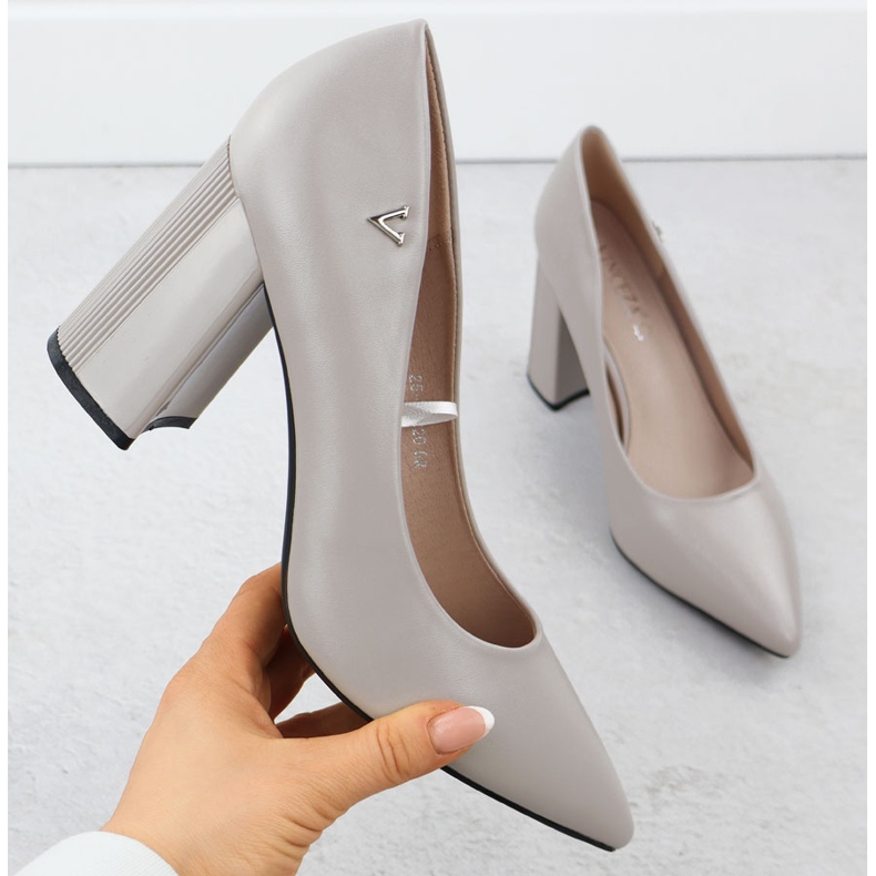 Dámská čerpadla na ozdobném šedém sloupu Vinceza 62220 šedá 1 Dámská čerpadla na ozdobném šedém sloupu Vinceza 62220 šedá 1