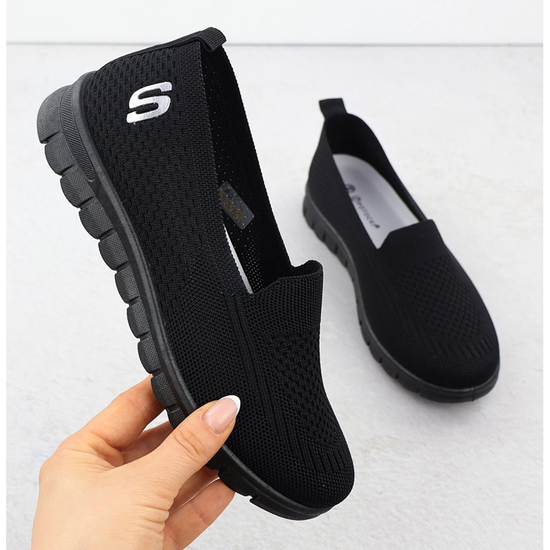 Dámské sportovní boty sklouzly Black Potocki 16327 černá 1 Dámské sportovní boty sklouzly Black Potocki 16327 černá 1