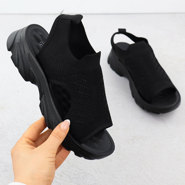 Dámské sandály postavené -v černém Potocki na 90302 černá 1