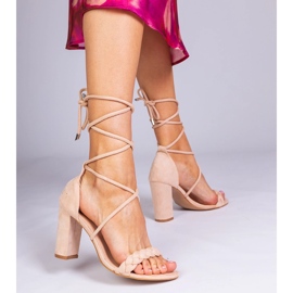 Béžové sandály svázané na příspěvku béžový 1 Béžové sandály svázané na příspěvku béžový 1