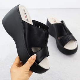 S.Barski Dámské kožené klíny na černých klínech S. Barski LR51-541 černá 1 S.Barski Dámské kožené klíny na černých klínech S. Barski LR51-541 černá 1