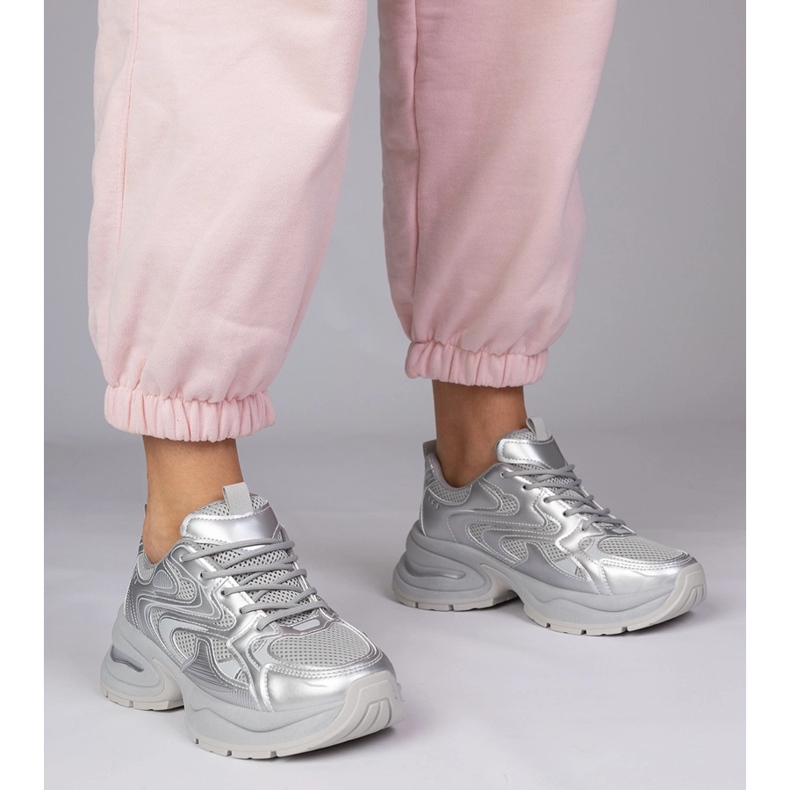 Stříbrné sportovní tenisky na husté podrážce stříbrný 1