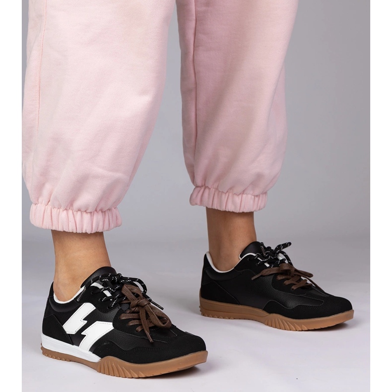 Černé tenisky tenisky s barevnými tkaničkami černá 1