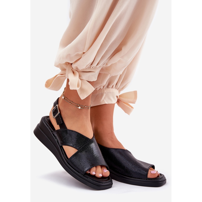 Jezzi Malované dámské sandály na klínu s ekologickou koženou černou kůží černá 1