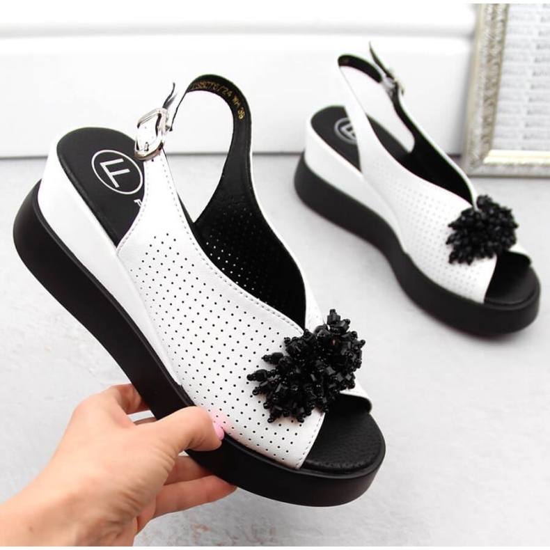 Kožené sandály na klínku s korálky Filippo W PAW529B bílé bílý 1