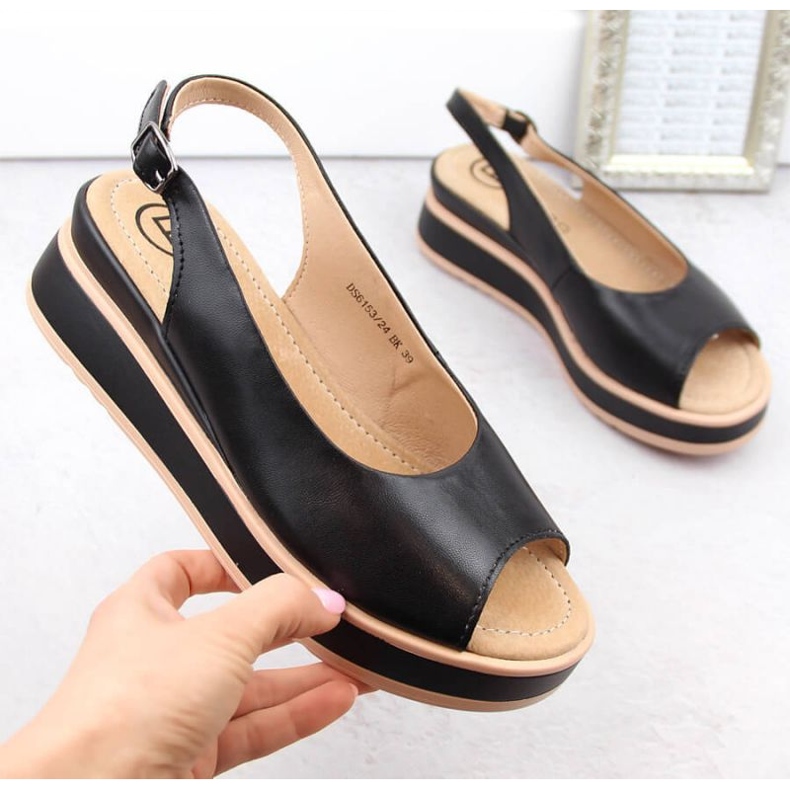 Černé kožené sandály na platformě Filippo W PAW533 černá 1