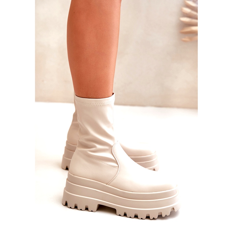 Světle béžové kotníkové boty na masivní platformě béžový 4
