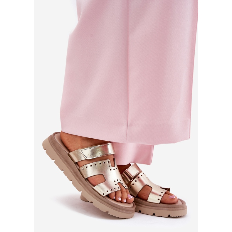 Dámské přírodní kožené pantofle na zlaté platformě Zazoo 40440 zlatý 1 Dámské přírodní kožené pantofle na zlaté platformě Zazoo 40440 zlatý 1