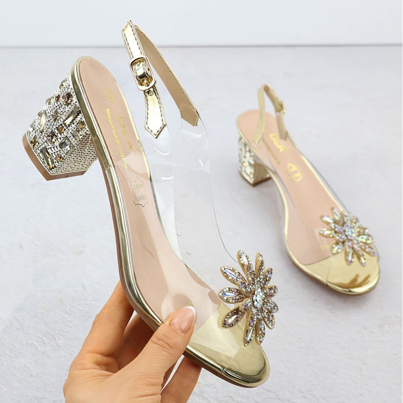 S.Barski Transparentní dámské sandály na příspěvku se zirkony Złote D&A od S. Barski MR51-002 zlatý 1 S.Barski Transparentní dámské sandály na příspěvku se zirkony Złote D&A od S. Barski MR51-002 zlatý 1