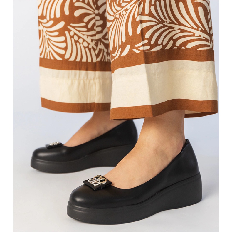 Černé boty na platformě s dekorací zirkonu černá 1