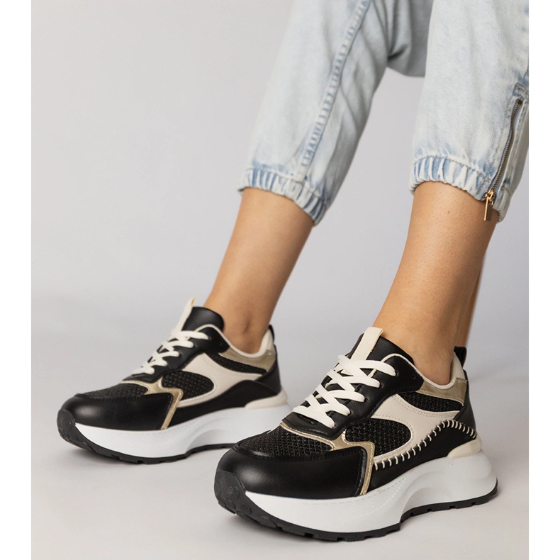 Černé sportovní tenisky s pletenou vložkou černá 1