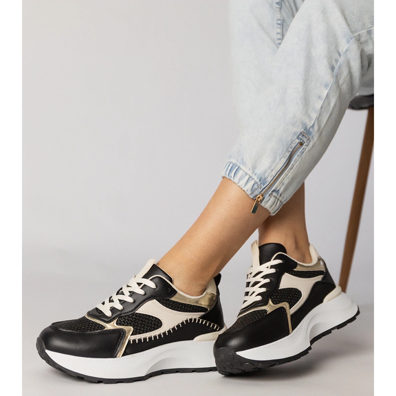 Černé sportovní tenisky s pletenou vložkou černá 2