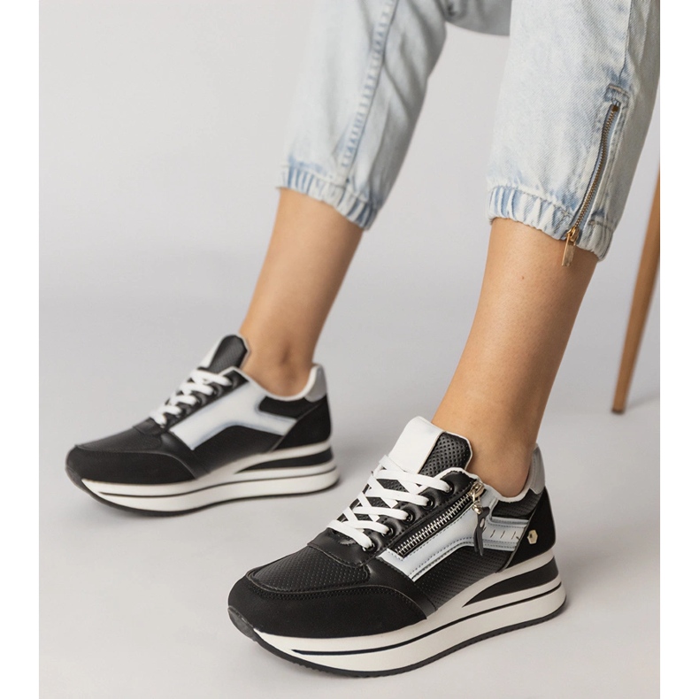 Černé sportovní tenisky zdobené jezdcem černá 1