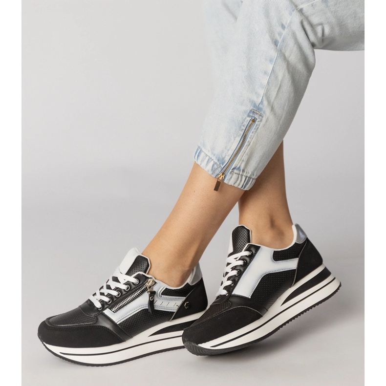 Černé sportovní tenisky zdobené jezdcem černá 2