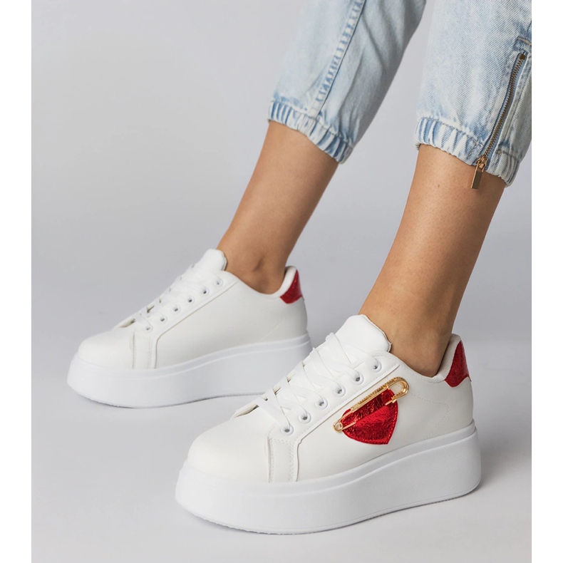 Bílé tenisky s červeným srdcem bílý 1