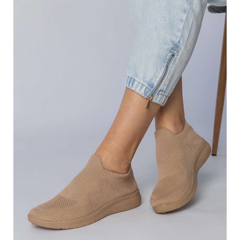 Béžové sportovní tenisky s ponožkovým svrškem béžový 2