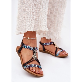 Ploché dámské sandály s pletenými pruhy a kolíky Artiker 54C1331 Black černá 2 Ploché dámské sandály s pletenými pruhy a kolíky Artiker 54C1331 Black černá 2