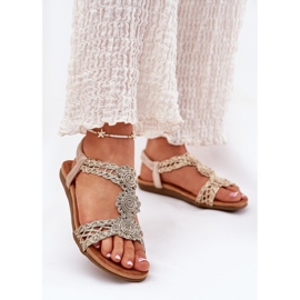 Ploché dámské sandály s krajkovým vzorem Artikera 56C1281 PLN zlatý 2 Ploché dámské sandály s krajkovým vzorem Artikera 56C1281 PLN zlatý 2