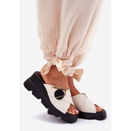 ARTIKER Elegantní kožená dámská klíny se starodávnou dekorací Artker 56C1585 béžové béžový 1