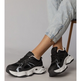 Černé sportovní tenisky na masivní podrážce černá 2