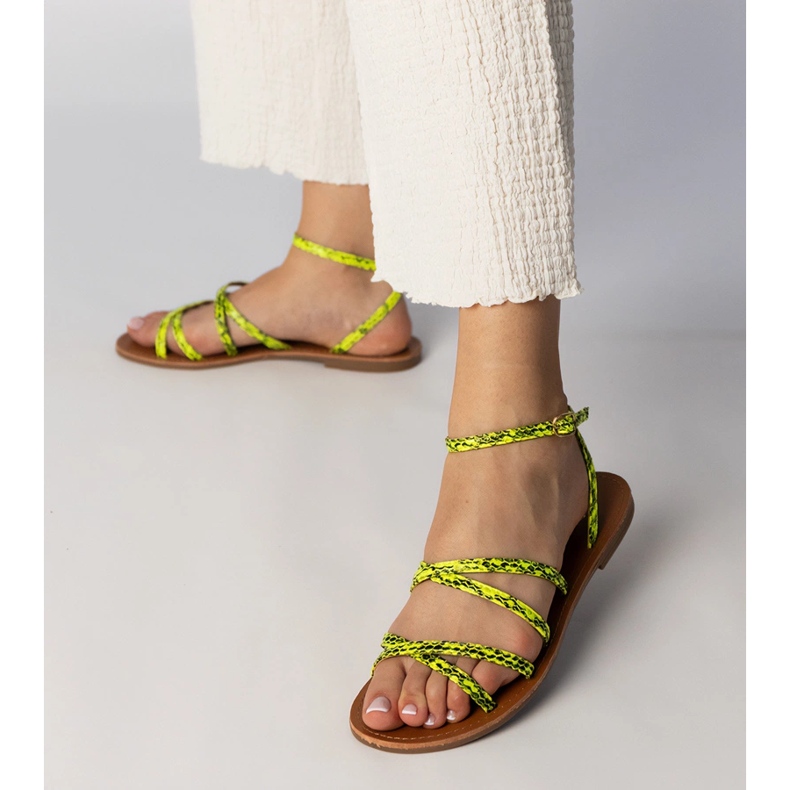 Žluté sandály na ploché podrážce žlutá 2 Žluté sandály na ploché podrážce žlutá 2