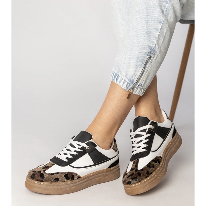 Černobílé tenisky s leopardovým příslušenstvím bílý 1