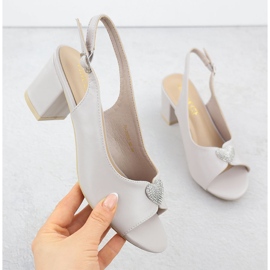 Dámské sandály na příspěvku s dekorativním srdcem šedá Vinceza 20262 1