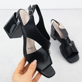 Dámské sandály na dekorativním post Black Vinceza 62238 černá 1