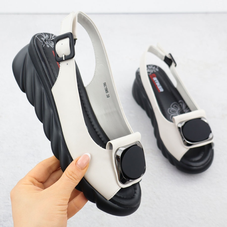 ARTIKER Dámské kožené sandály na klínovém krémovém artikiru 56C1565 krémová 1 ARTIKER Dámské kožené sandály na klínovém krémovém artikiru 56C1565 krémová 1