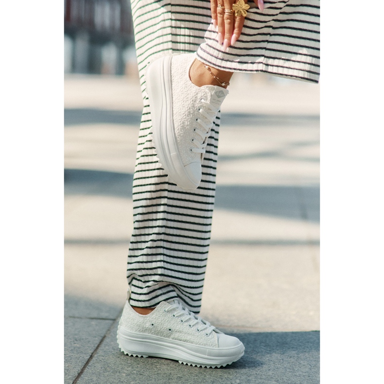 Dámské tenisky s výšivkou na platformě Lee Cooper LCW-25-31-3465L bílá bílý 2