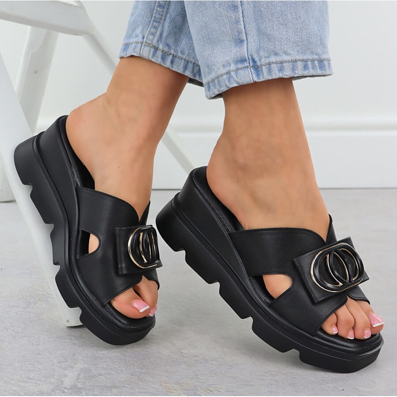 Dámské pantofle na klínech Black Vinceza 58464 černá 1