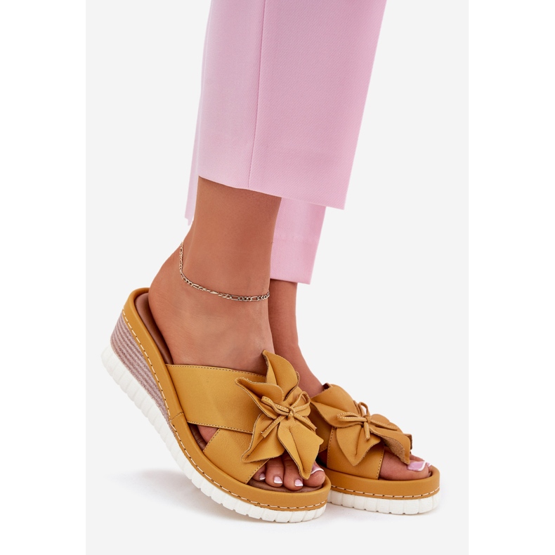 ARTIKER Dámské kožené klíny s dekorativním květinovým umělcem 52C0504 žluté žlutá 1